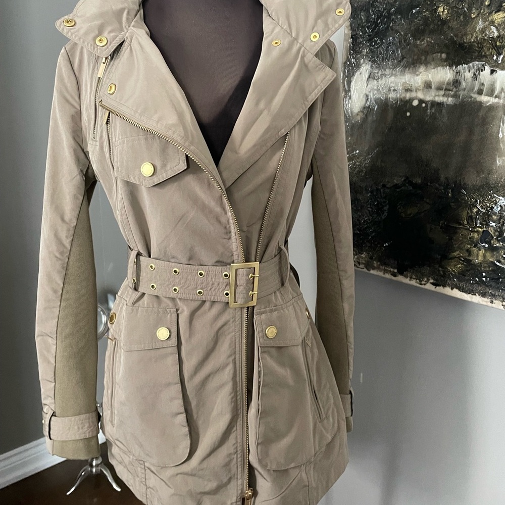 BCBG TRENCH COAT M